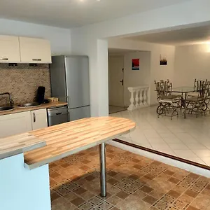 Location Rez De Maison Dans Quartier Saint-Raphaël