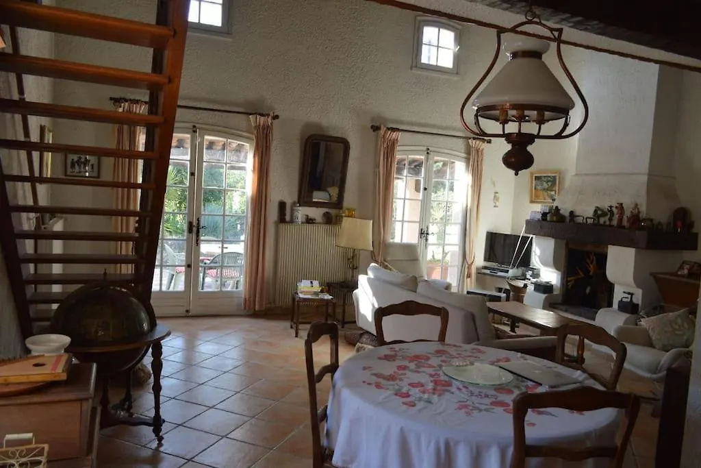 Holiday home Maison Provencale Traditionnelle Avec Air Conditionne Saint-Raphael  France